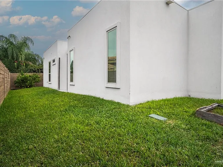 1824 Harvard Ave — Photo 18