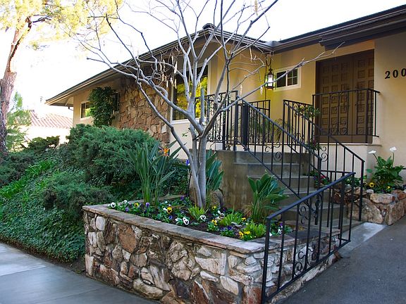 2nd image of 2006 Maginn Dr