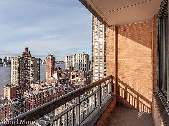 4th image of 99 Battery Pl APT 24F