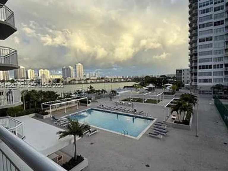 18061 Biscayne Blvd #404 — Photo 3