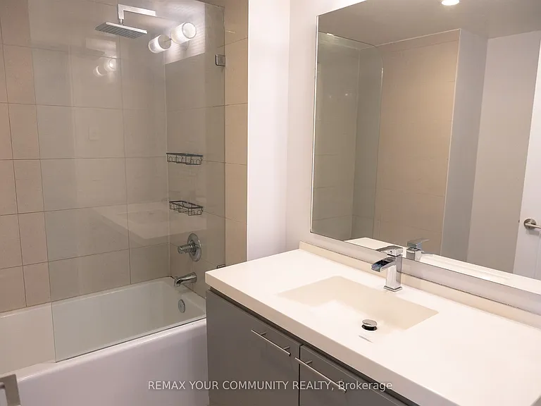 70 Roehampton Ave #1911 — Photo 8