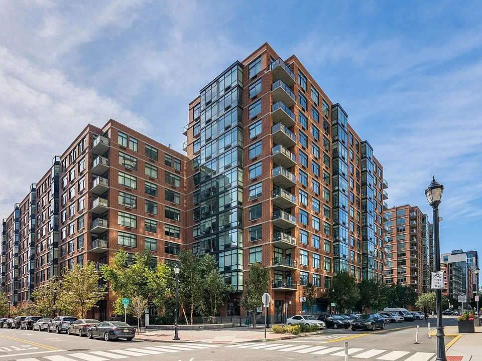 1400 Hudson St #224