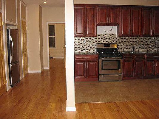 2nd image of 2438 Crescent St #1