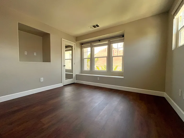820 Harbor Cliff Way #260 — Photo 21