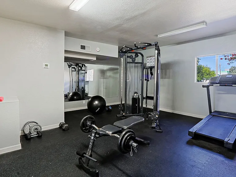 740 W Elm St #116 — Photo 17