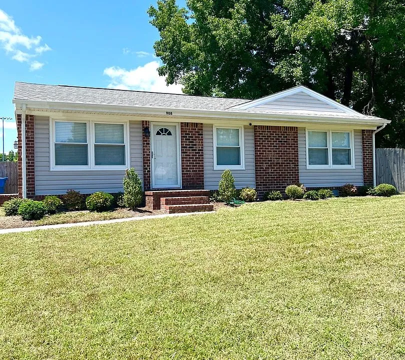 908 Serf Ct