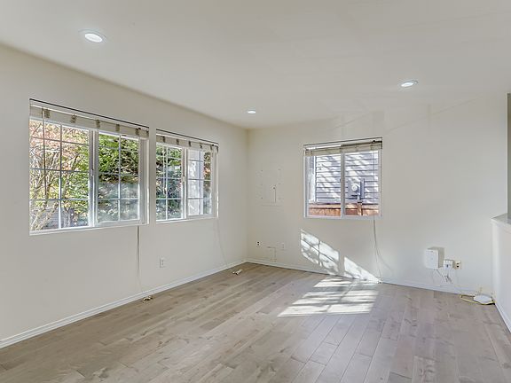 3rd image of 9834 223rd Ave NE