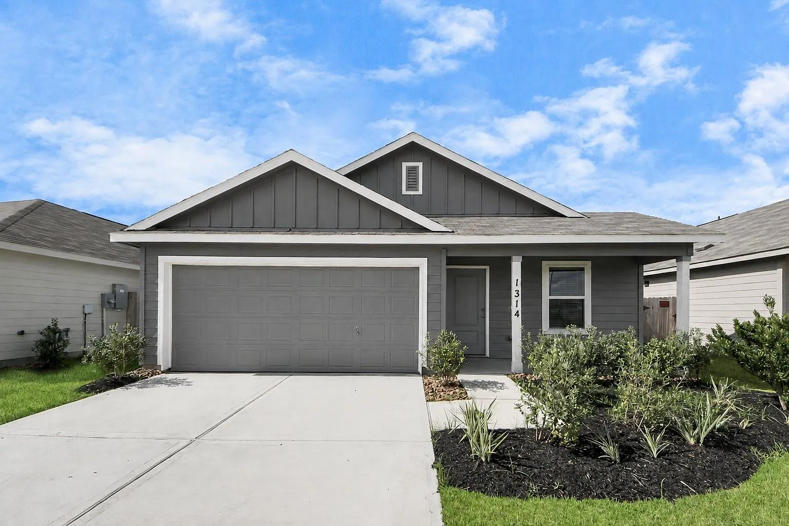 4 bed, 2.0 bath, 1600 sqft, $1,900 — Photo 1