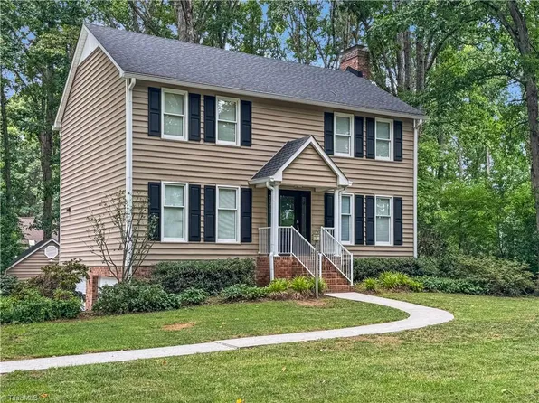 5208 Bridge Pointe Dr, Clemmons, NC 27012