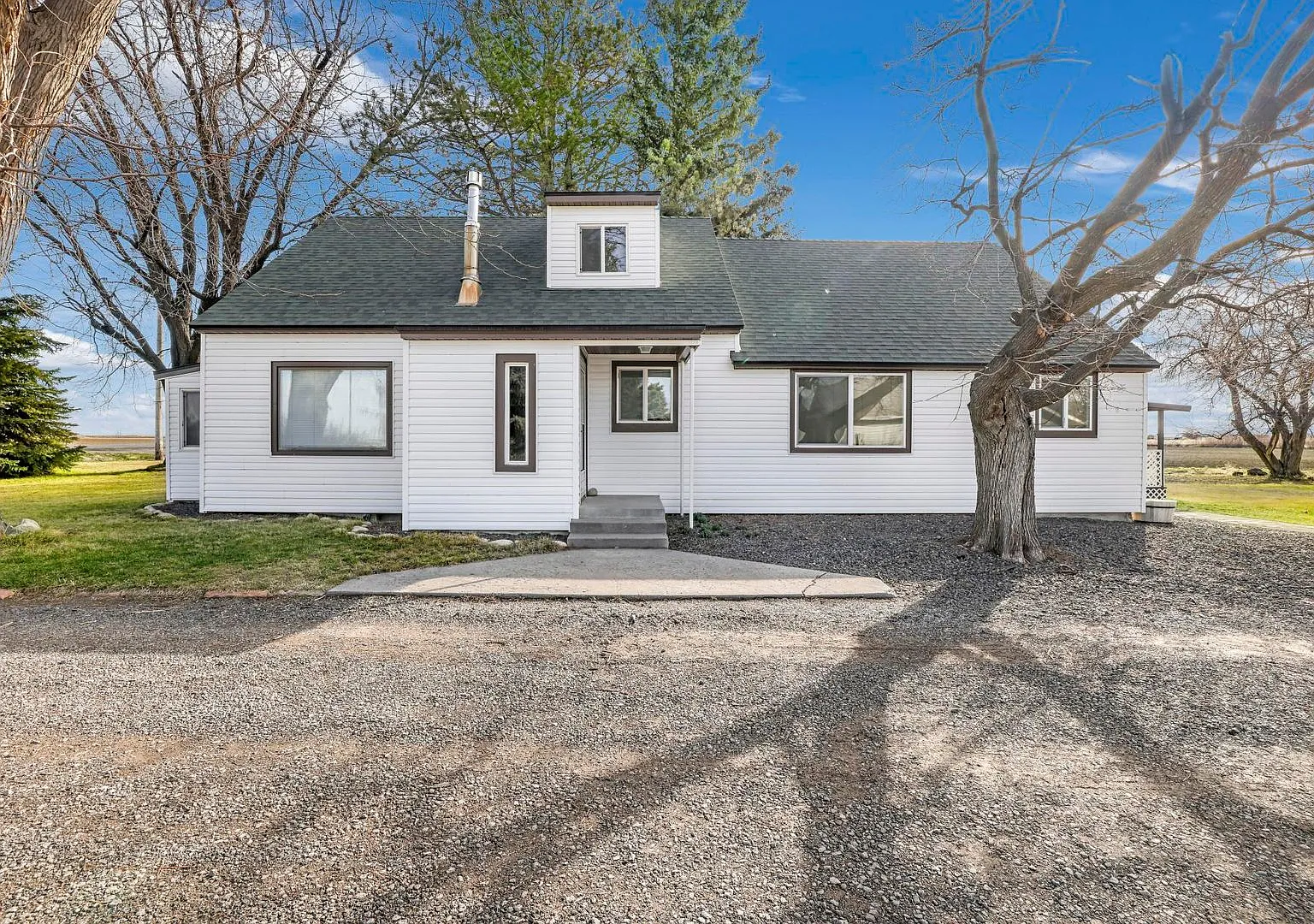3321 Addison Ave E — Photo 1