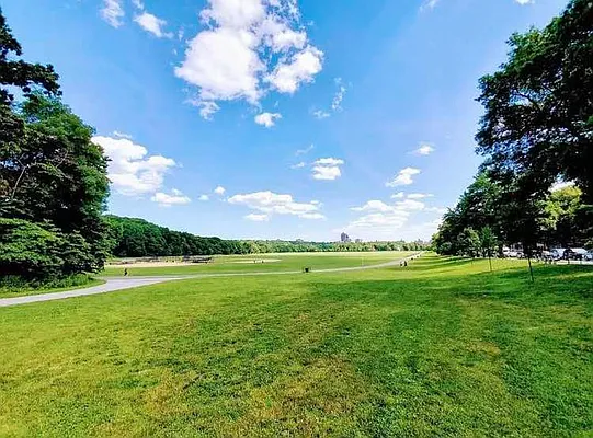 Rented by Bruma Realty LLC | media 9