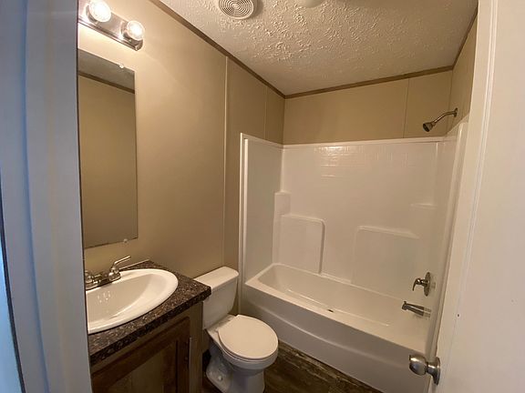 4th image of 10 Sweetwater Way #148