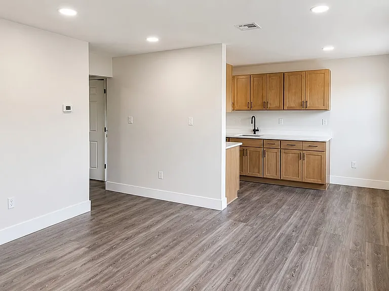 7 Borden — Photo 21