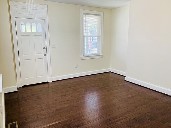 4th image of 109 Bloomsbury Ave