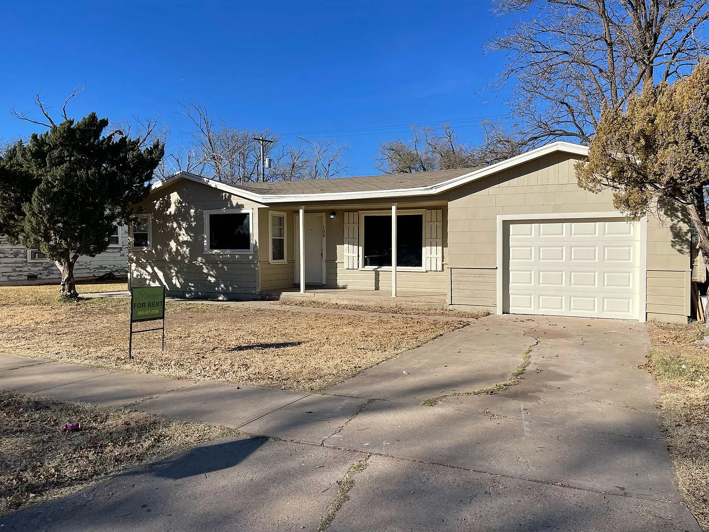 3-Bedroom Plainview Home with 1-Car Garage and Spacious Backyard — Photo 1