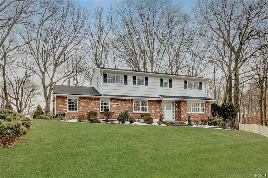 1 Glenwood Dr photo 1
