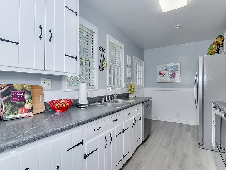 2631 Oakland Ave — Photo 14