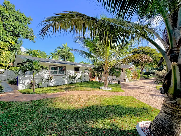 2702 McGregor Blvd — Photo 1