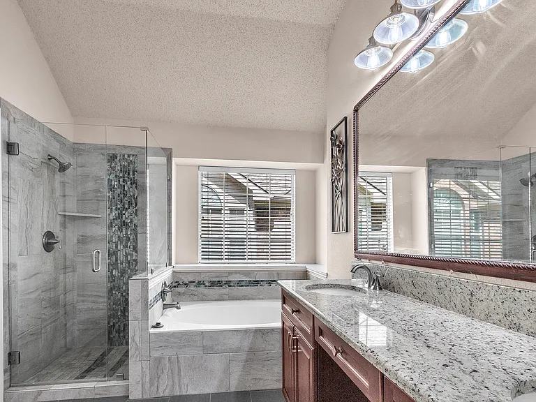 10809 River Oaks Dr — Photo 32