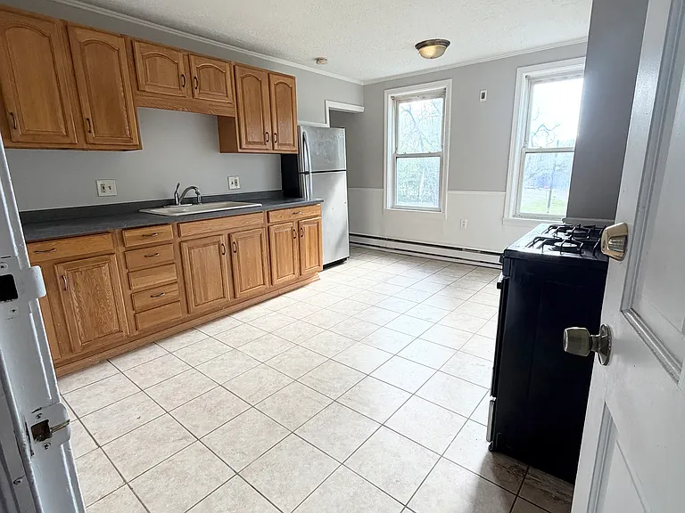 23-29 Sanborn St #23 — Photo 2