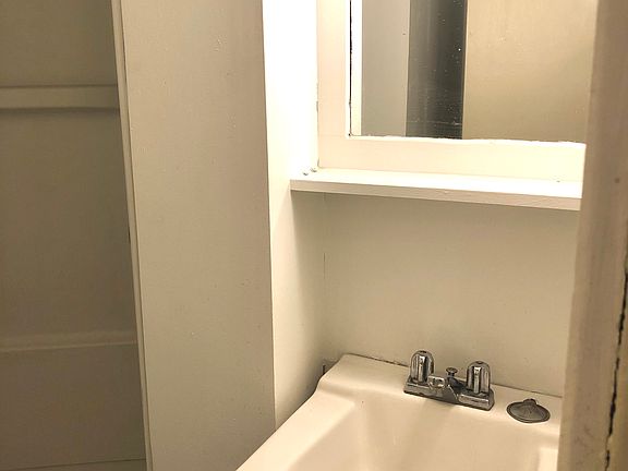 5th image of 1304 Pennsylvania Ave APT 1D