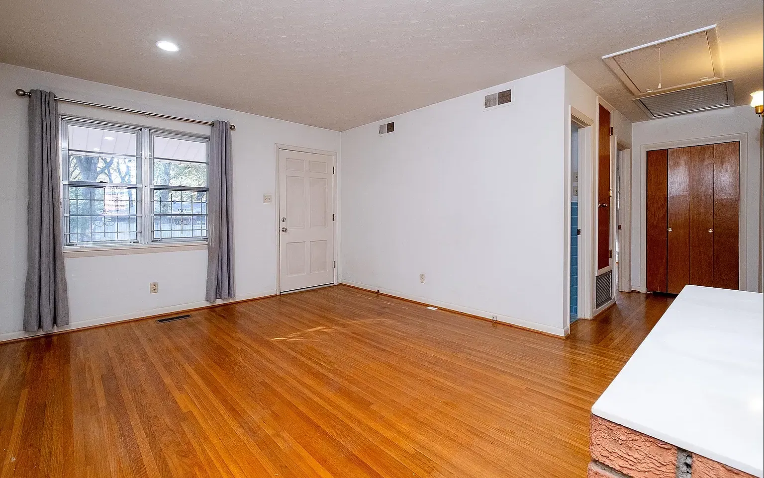 2 bed, 934 sqft, $1,500 — Photo 4