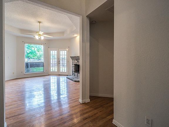 2nd image of 2201 Walden Pl
