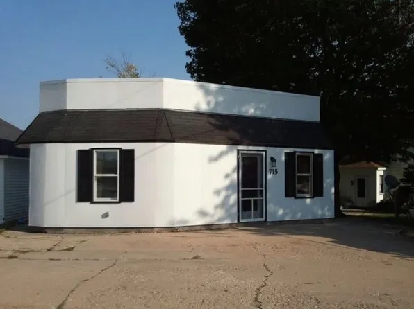 715 Main St, Ridgeway, WI 53582