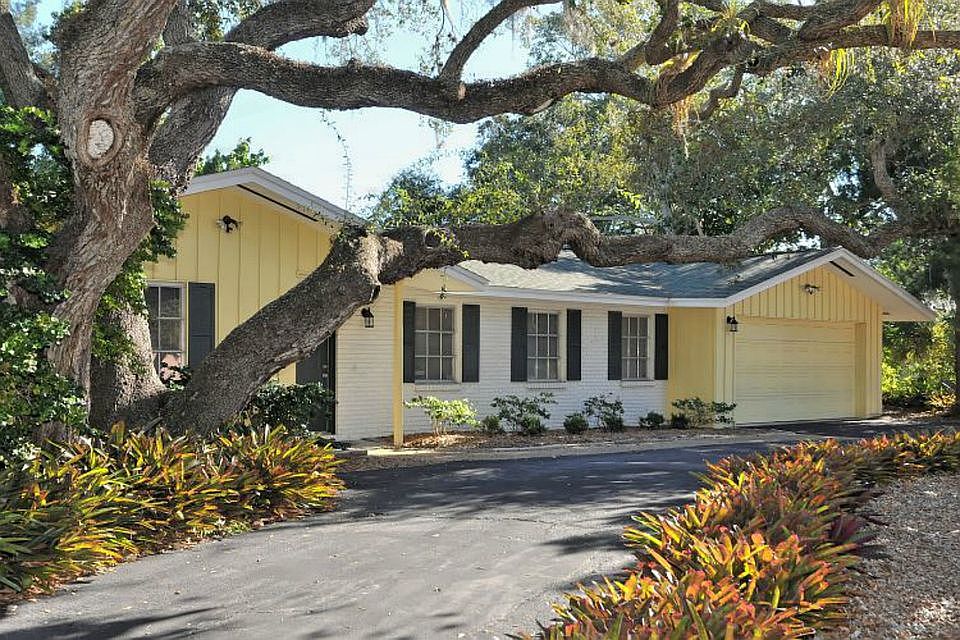 1st image of 601 Venice Ln