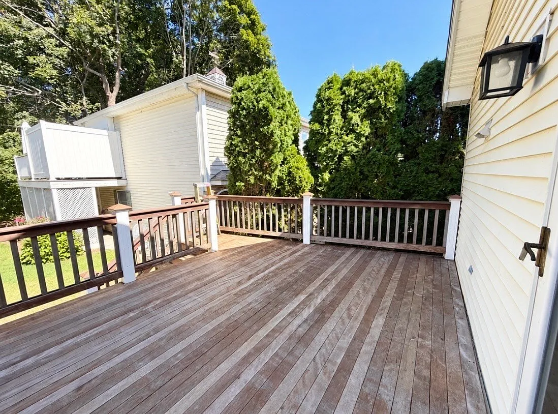 2 bed, 1.0 bath, 884 sqft, $2,400 — Photo 4