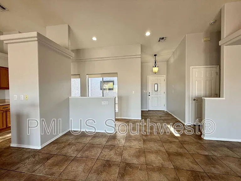 2917 Desert Vista Dr — Photo 7
