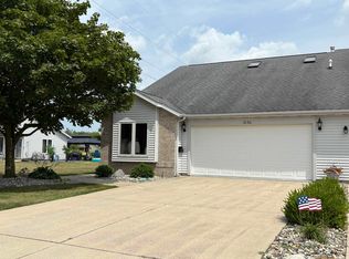 1030 Woodridge Dr, Decatur, IN 46733