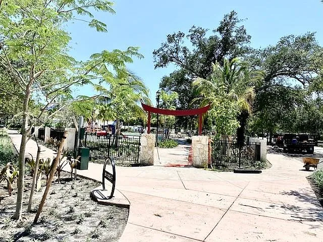 517 Menendez Ave #- — Photo 40