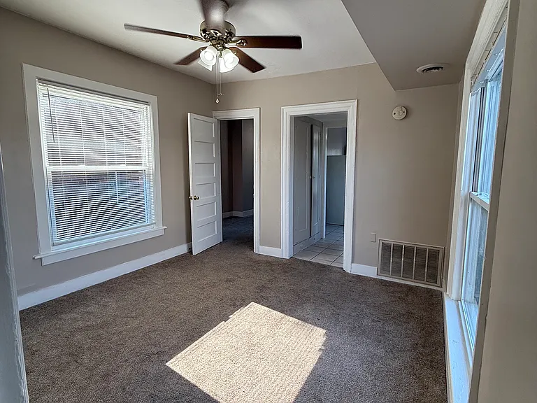 439 W Ferry St #6 — Photo 6