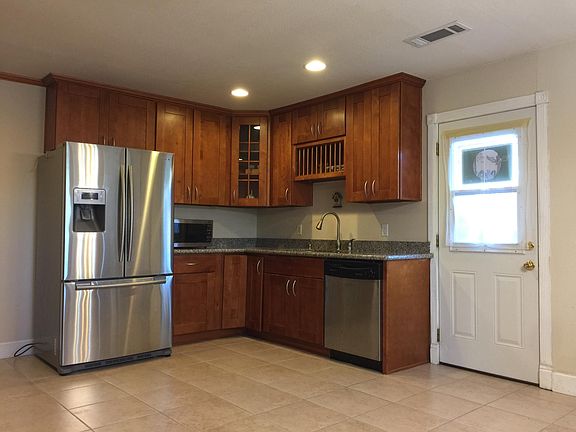 3rd image of 15390 Herring Ave