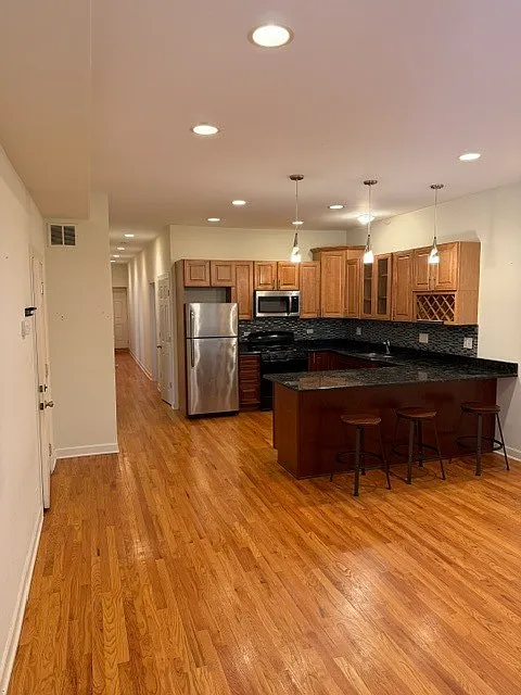 3 bed, 1400 sqft, $2,950 — Photo 2