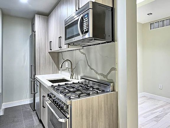3rd image of 114 E 40th St Front 2