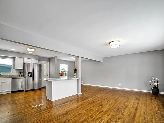 4th image of 4941 Northcott Ave