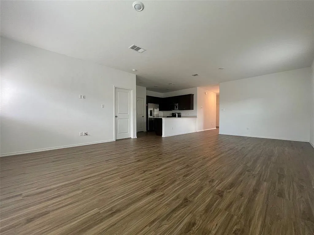 4 bed, 2.0 bath, 1649 sqft, $1,880 — Photo 3