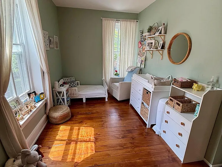 221 W Court St — Photo 14