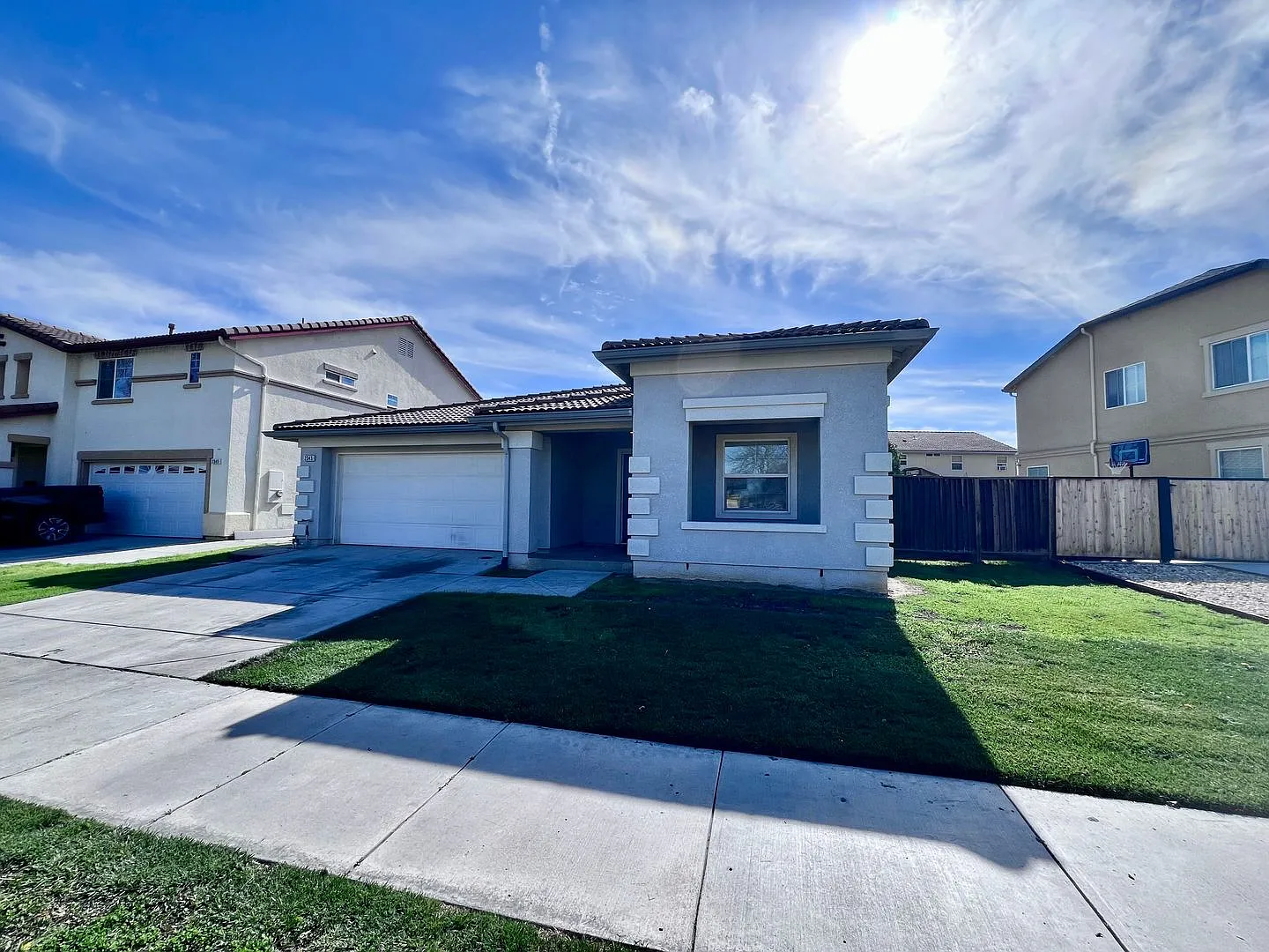 2345 S Fallbrook Dr photo 1