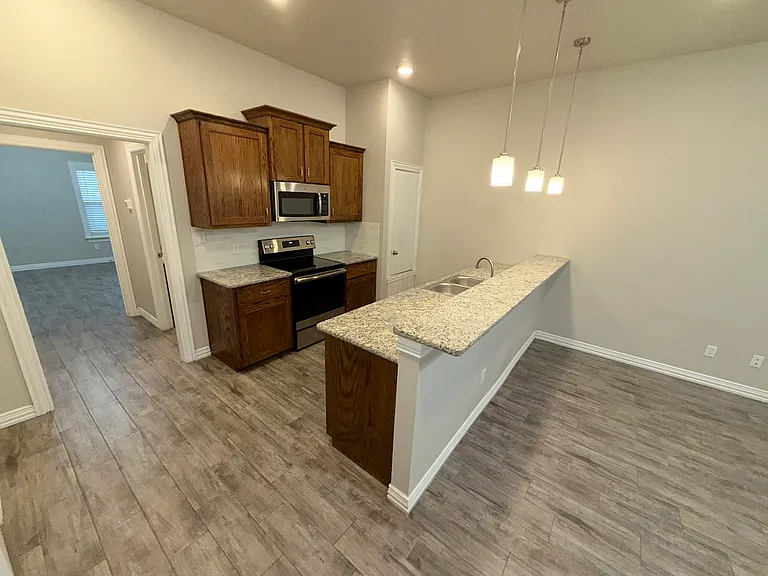 3345 Berkshire Dr — Photo 5