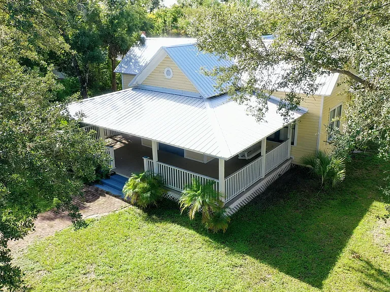 523 W Oak St — Photo 8