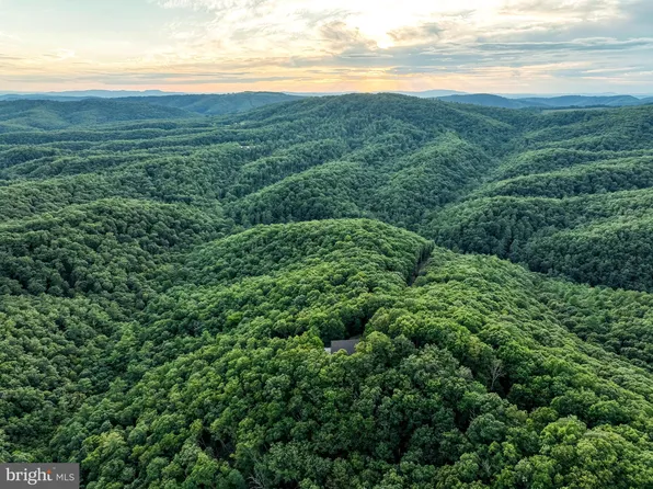 1500 One Pass Dr, White Sulphur Springs, WV 24986