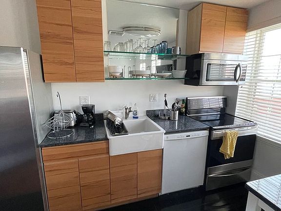4th image of 4761 Liberty Ave #7