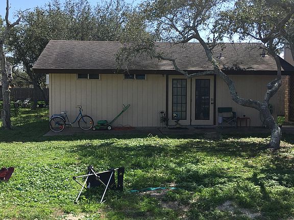 Detached Rec Room w/bath