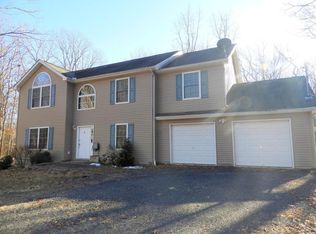 2102 Wood Thrush Ct, Bushkill, PA 18324