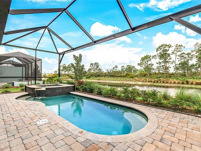6875 Saona Ct — Photo 16