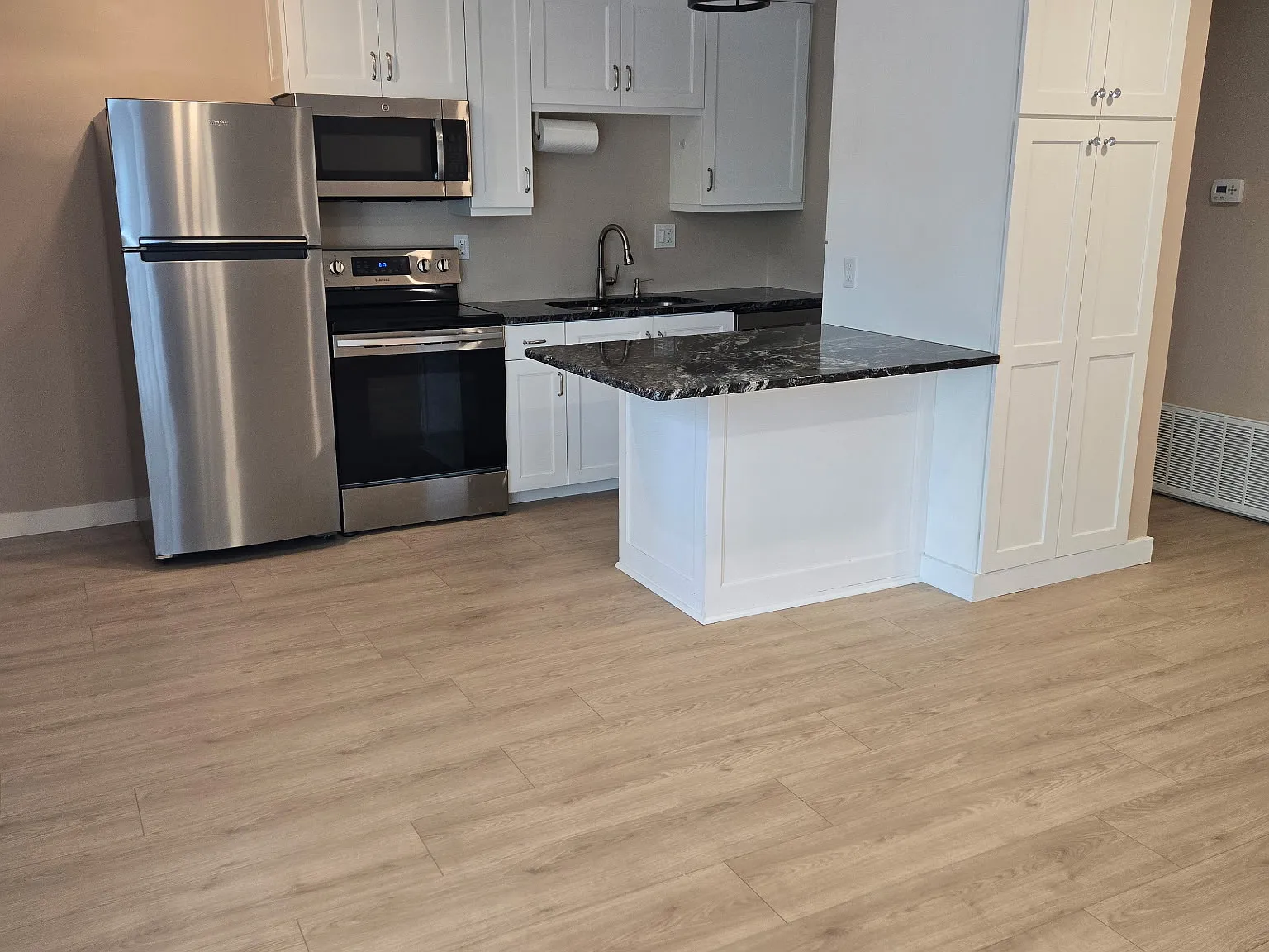 1 bed, 551 sqft, $1,400 — Photo 4