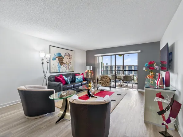 7290 Kinghurst Drive 703, Delray Beach, FL 33446